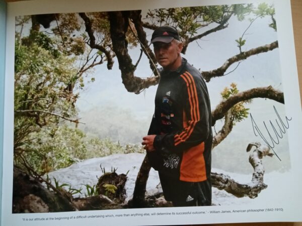 Burnt Vanilla : A Paddle to and a journey Through Madagascar by -David Grier[SIGNED] - Image 4