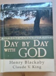 One-minute Devotions: Day By Day With God- Henry Blackaby